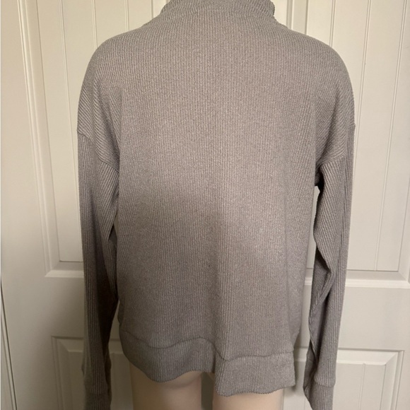 Kinesis size Large Gray Quarter-Zip Pullover EUC - Picture 6 of 9